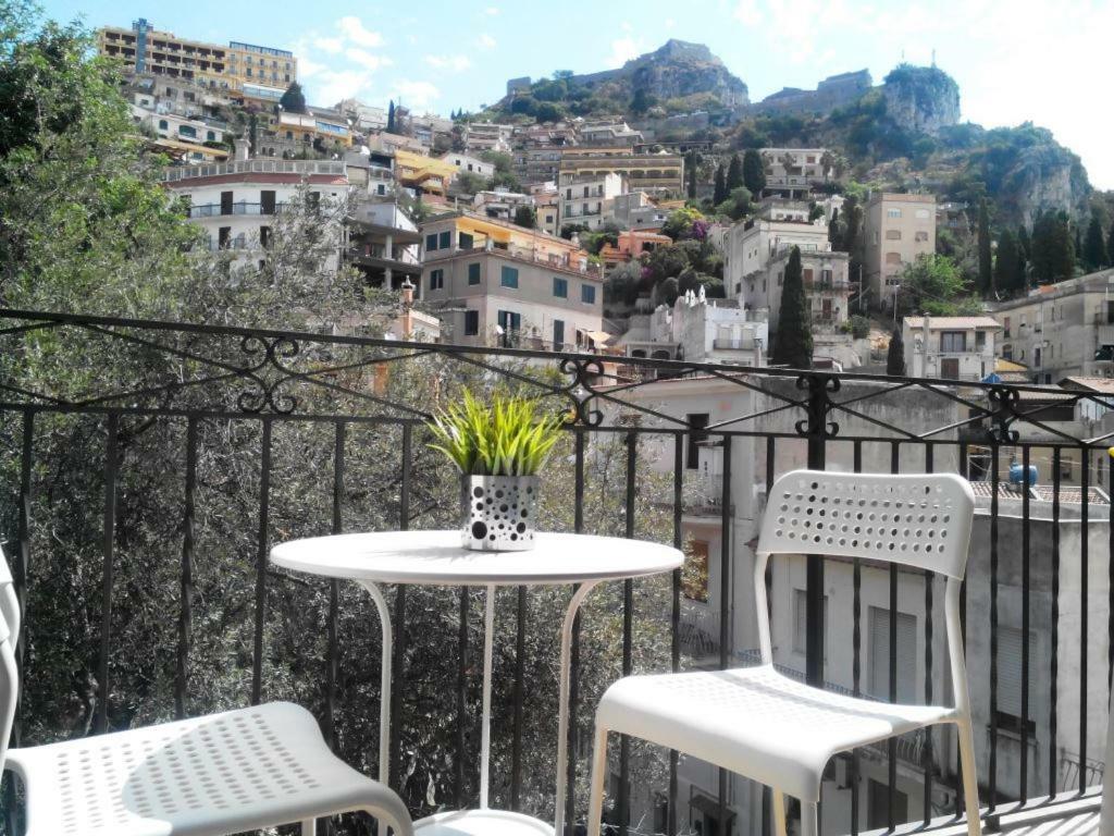 Taormina Castle And Sea View Apartment Ngoại thất bức ảnh
